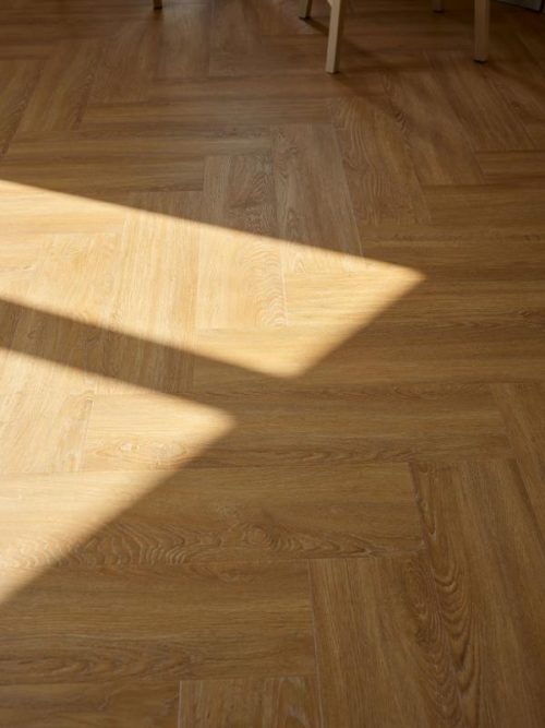 PODŁOGA WINYLOWA REGA UTAH OAK 6067556 HERRINGBONE VOX +ZINTEGROWANY PODKŁAD - obrazek 6