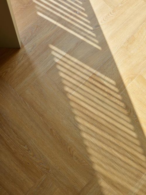 PODŁOGA WINYLOWA REGA UTAH OAK 6067556 HERRINGBONE VOX +ZINTEGROWANY PODKŁAD - obrazek 7