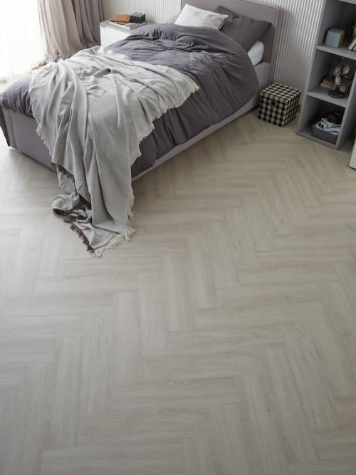 PODŁOGA WINYLOWA REGA DENVER OAK 6067550 HERRINGBONE VOX +ZINTEGROWANY PODKŁAD  - obrazek 3